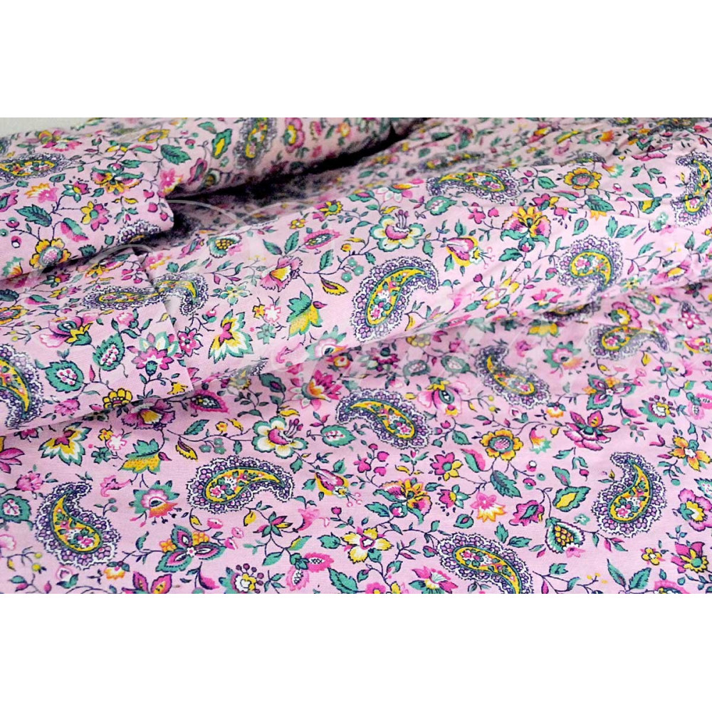 Double bedspread with Ruffles fancy pink