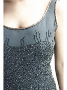 Elegantes Etuikleid für Frauen M Grau - besetzt mit halbtransparenten Perlen