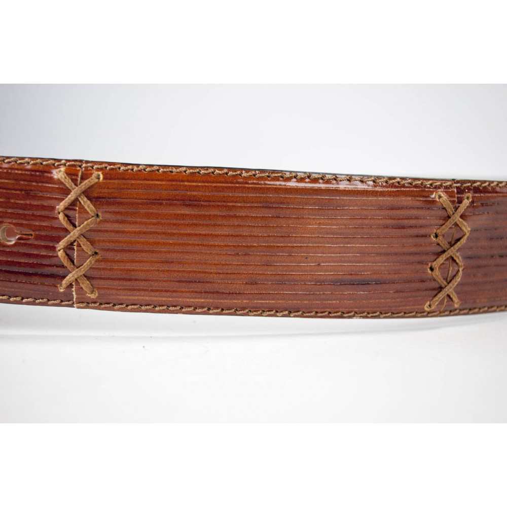 Cintura Marrone medio in cuoio lavorato lunga 100 cm fibbia dorata opaca - taglie forti