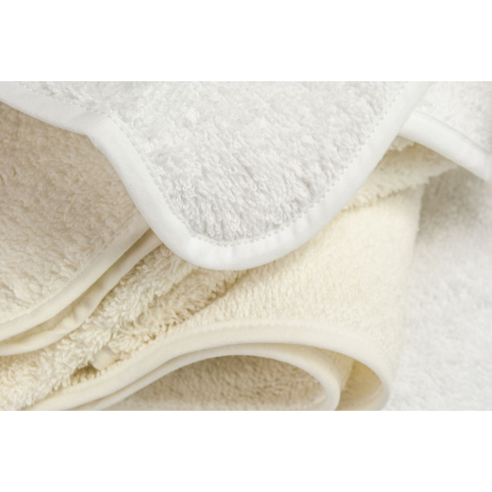 Witte of ivoorkleurige handdoeken in alle maten: gezicht en bidet, normale en grote douchedoek