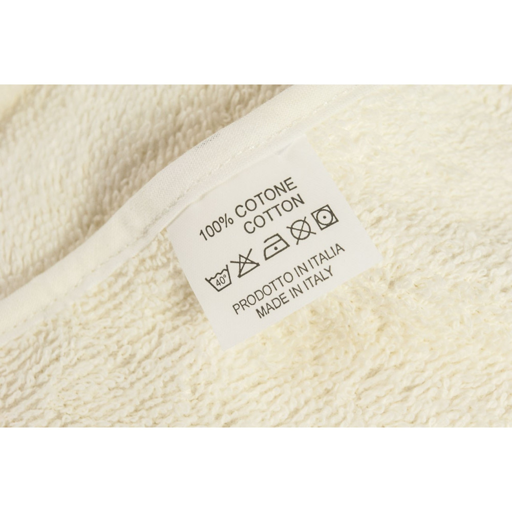 Toallas blancas o marfil de todos los tamaños: cara y bidé, toalla de ducha regular y gigante