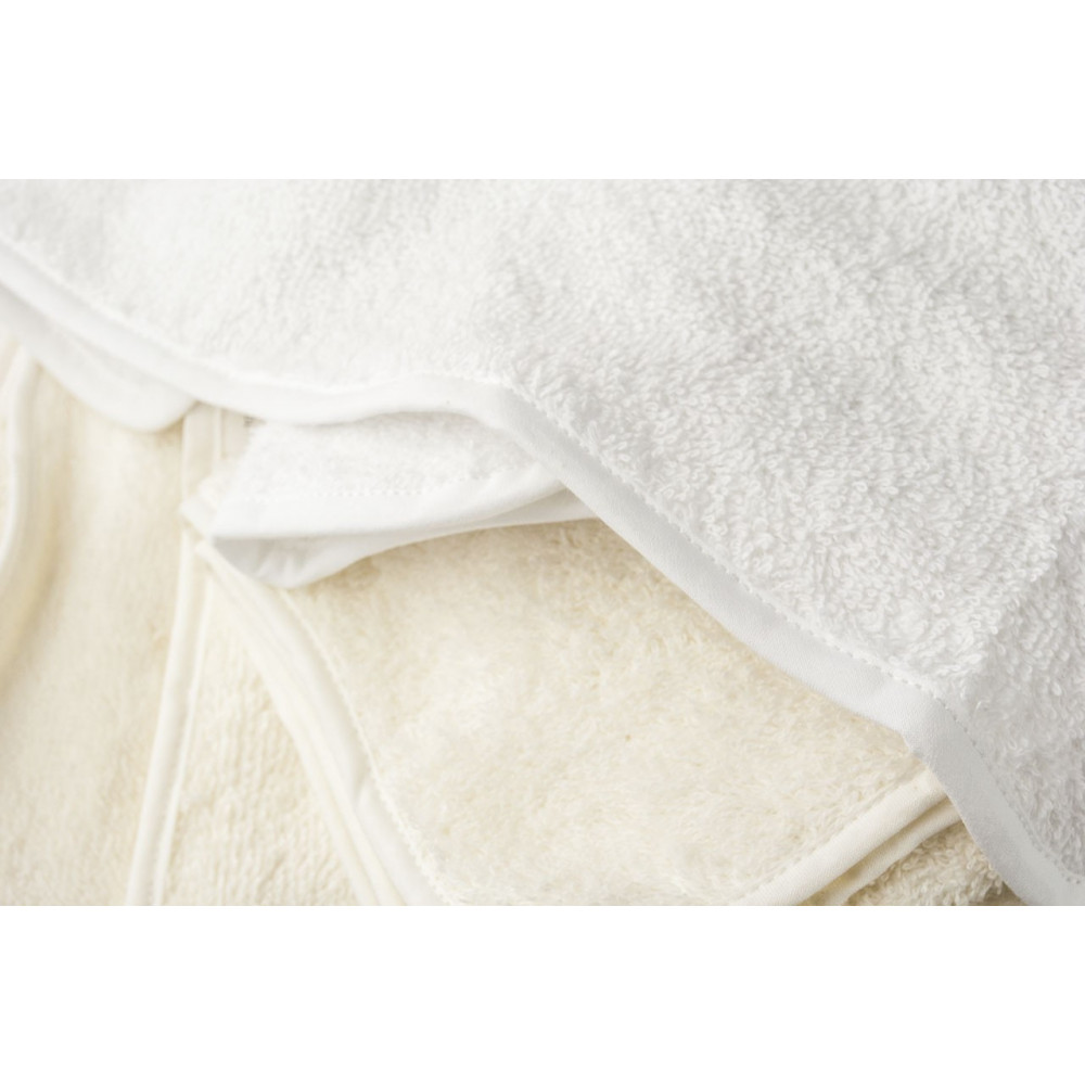 Witte of ivoorkleurige handdoeken in alle maten: gezicht en bidet, normale en grote douchedoek
