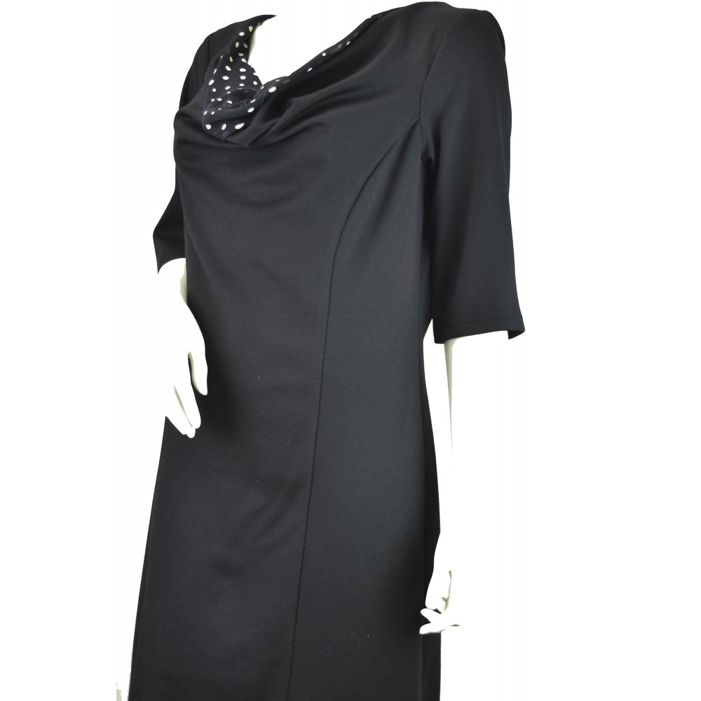 Black Sheath Woman Dress 48 3/4 Ärmel mit weitem Ausschnitt Schwarze Tupfen