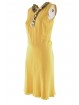 Elegante gelbe Scheide Kleid Frau in Seide